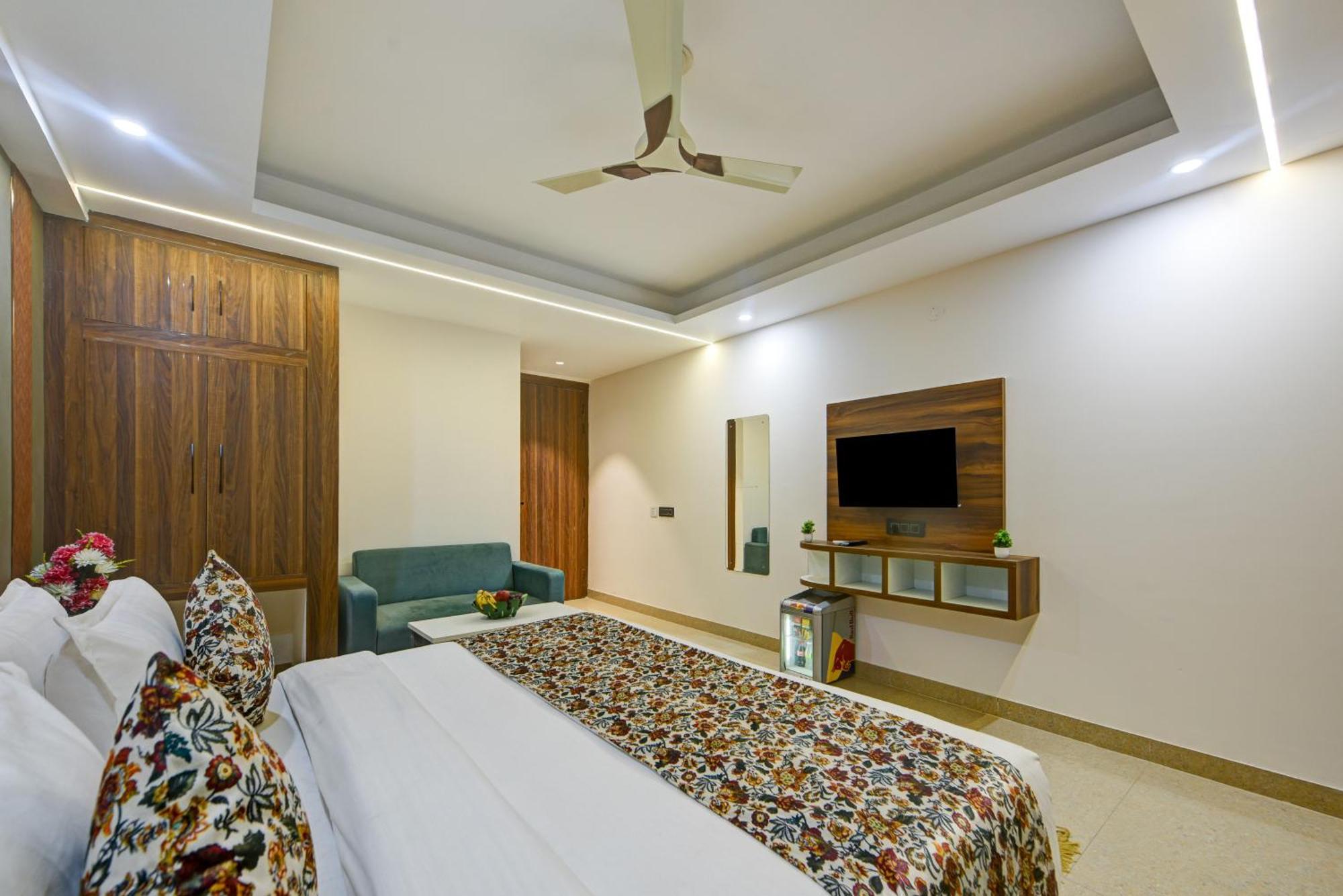 Hotel Dream World Near Delhi Airport 4*